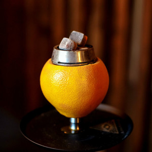Кальян на чаші з апельсину